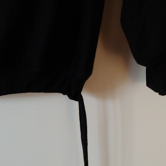 Lightweight sweater T worn one time - Picture 2 of 5